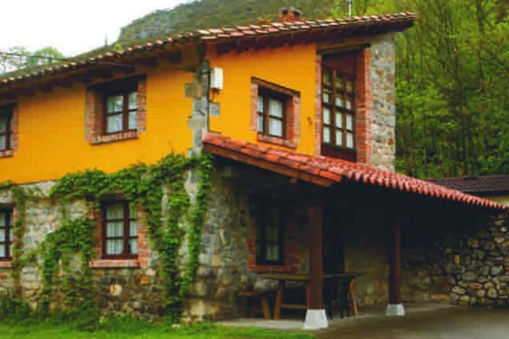 La Rotella, Calma Al Lado De Cangas De Onis Exterior photo